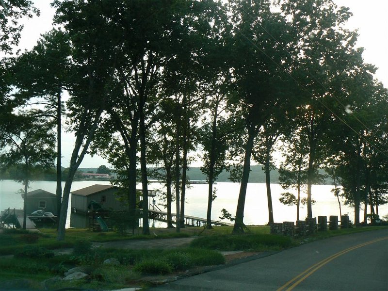 013-Drive along the lake.JPG